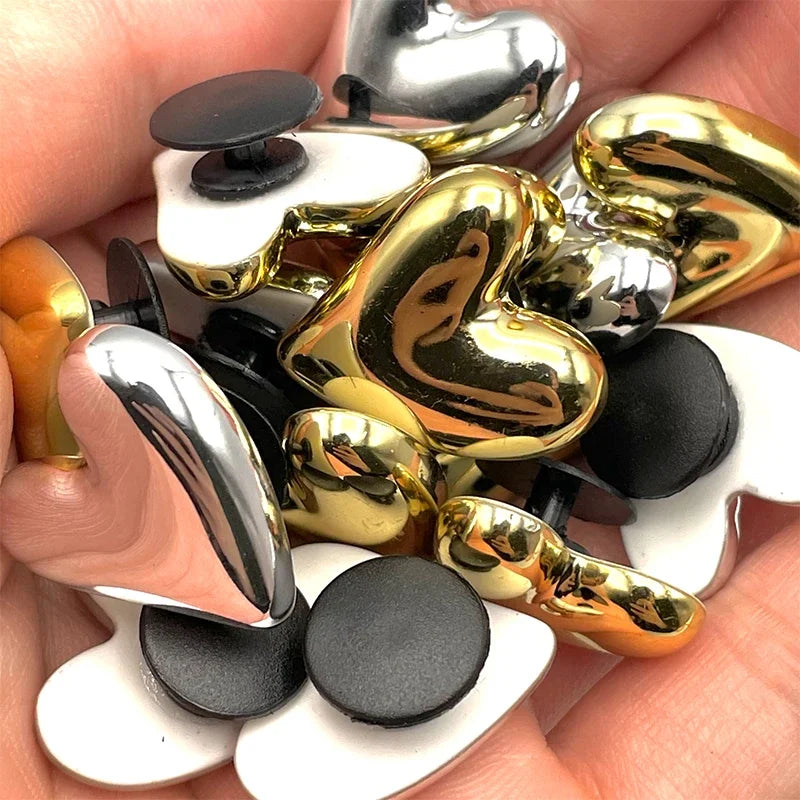 Hjärtpins i Guld & Silver – Skodekorationer för Hålskor