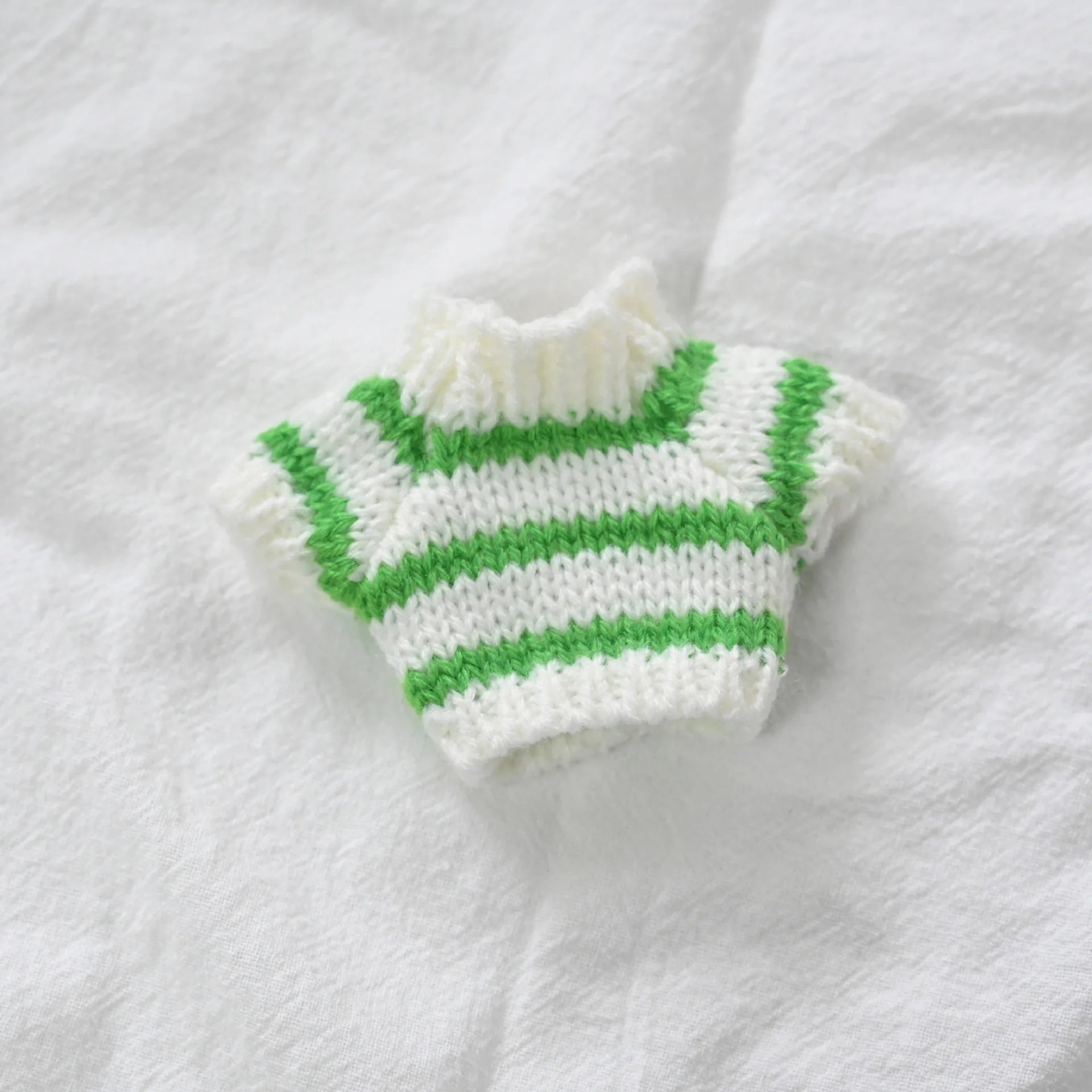 Striped knitted sweater – White/Green with Hat