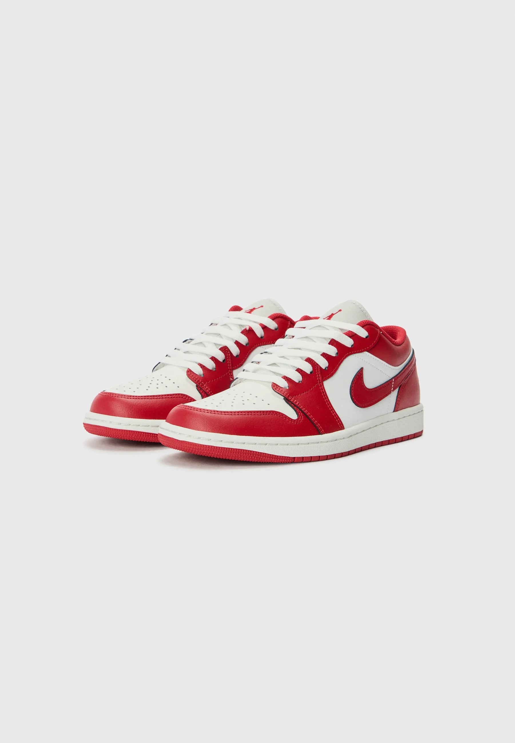 Jordan 1 low ’Varsity red’